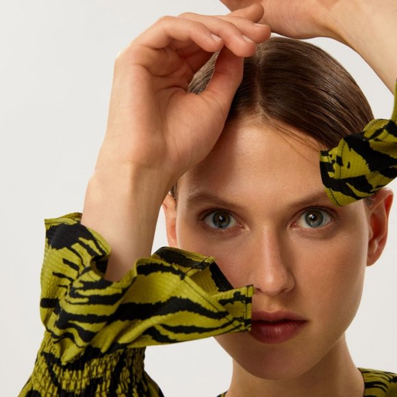 Green Zebra Blouse - Picture 3 of 3